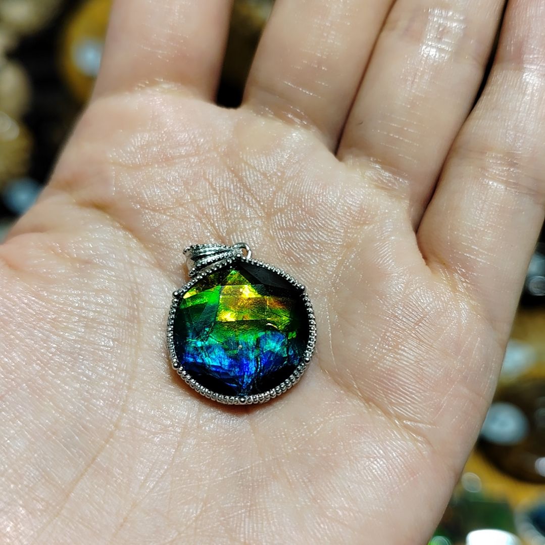 玉—****复海螺化石吊坠