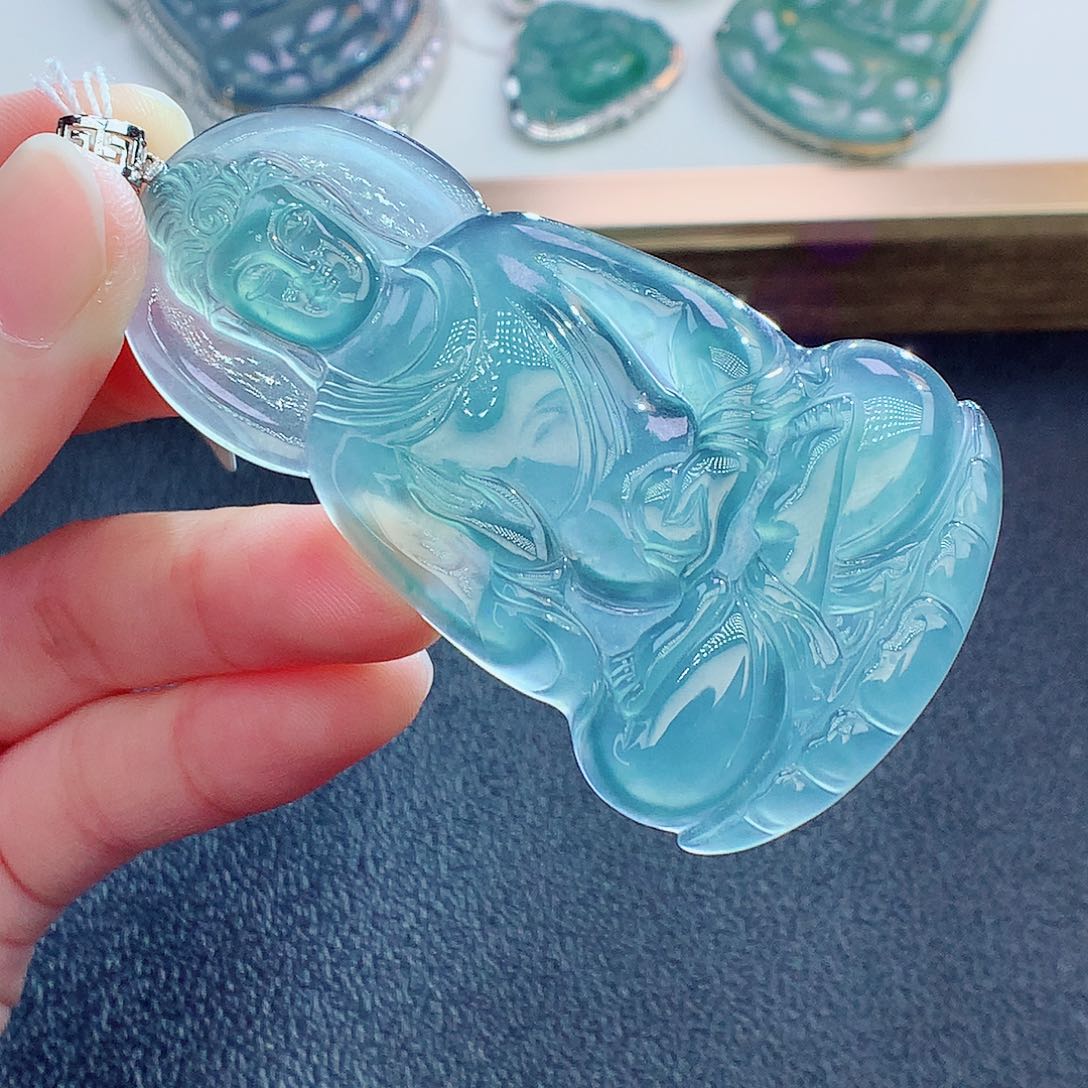 翡翠颈饰18K金镶嵌翡翠
