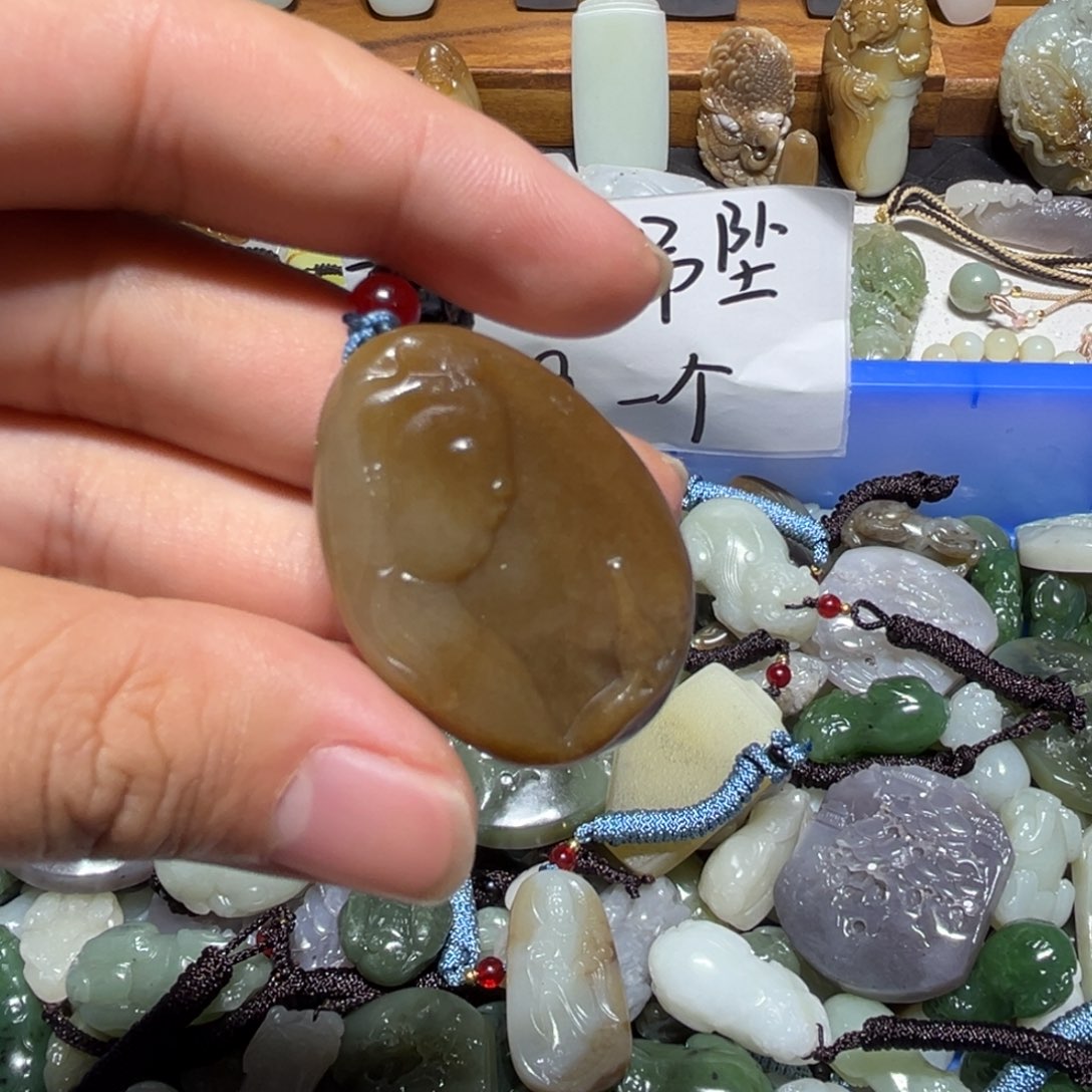 黑***村和田玉未镶嵌颈饰