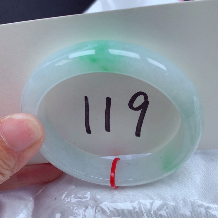 翡翠手镯未镶嵌翡翠