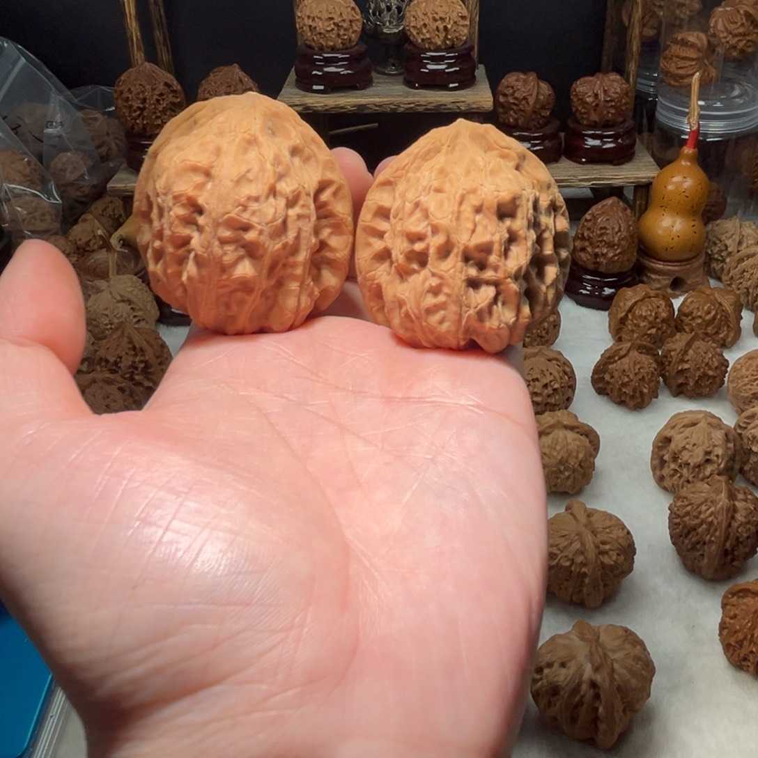 晴***山文玩核桃吊坠靠山王