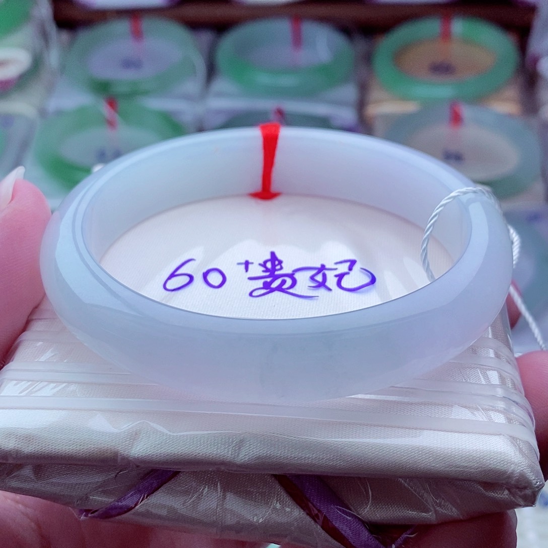 翡翠未镶嵌手镯（贵妃镯）305白月光冰润细腻起胶大圈口