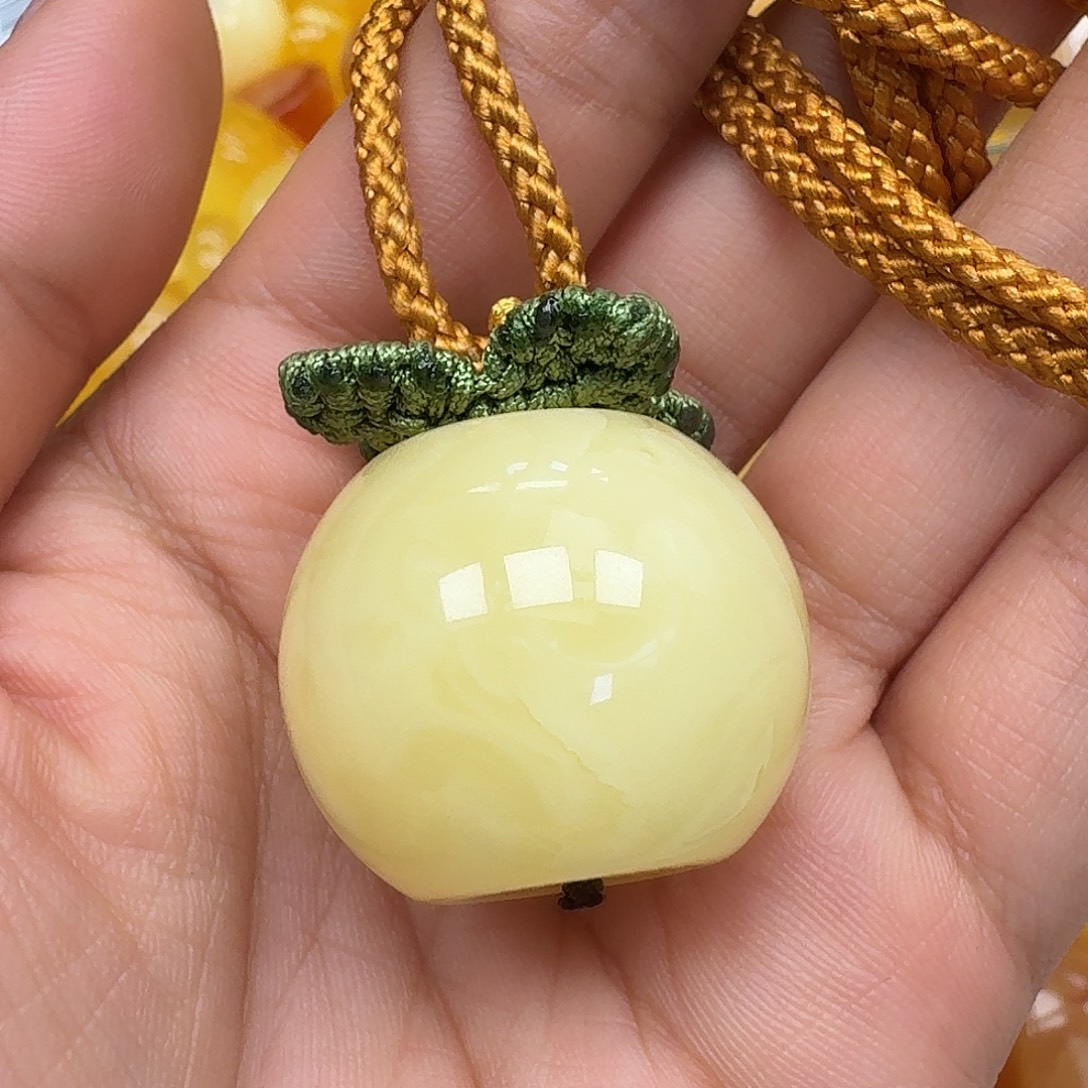 张***萤琥珀未镶嵌裸石悠悠