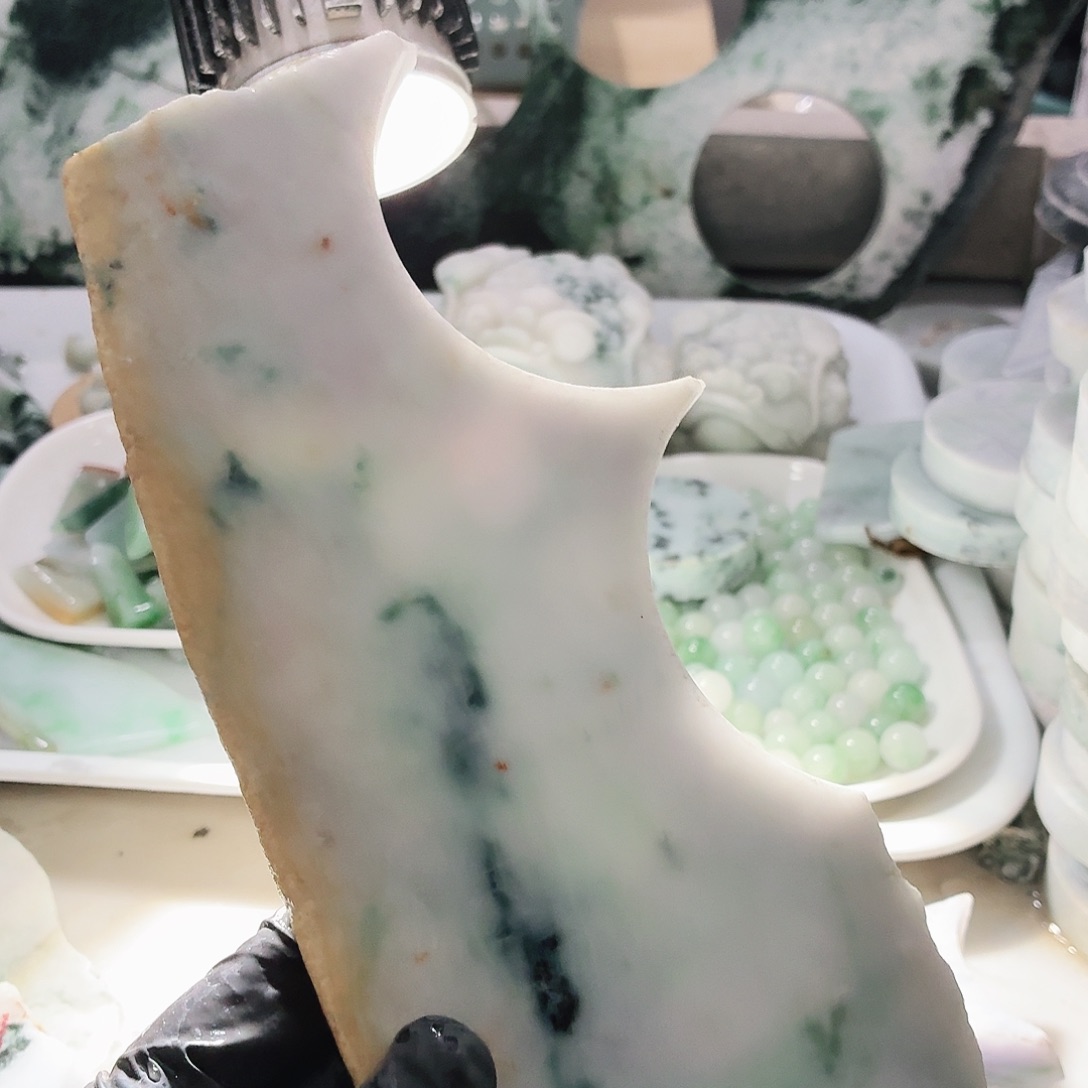 翡翠未镶嵌颈饰边角料