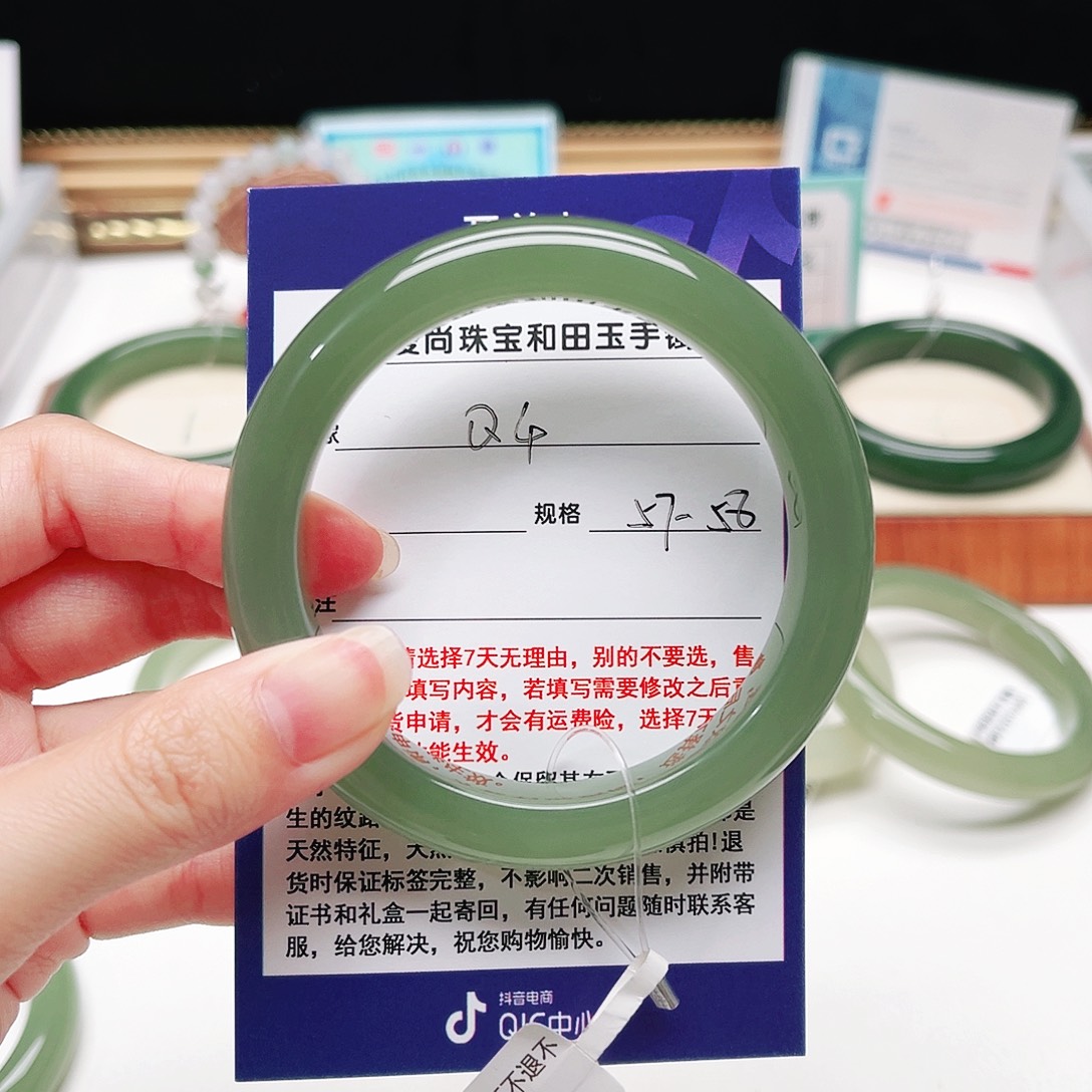 和田玉未镶嵌手镯