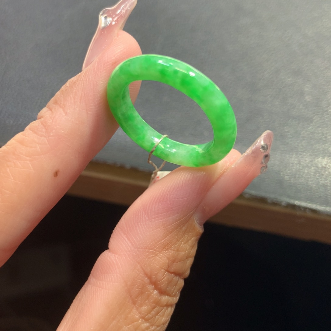 翡翠戒指未镶嵌翡翠