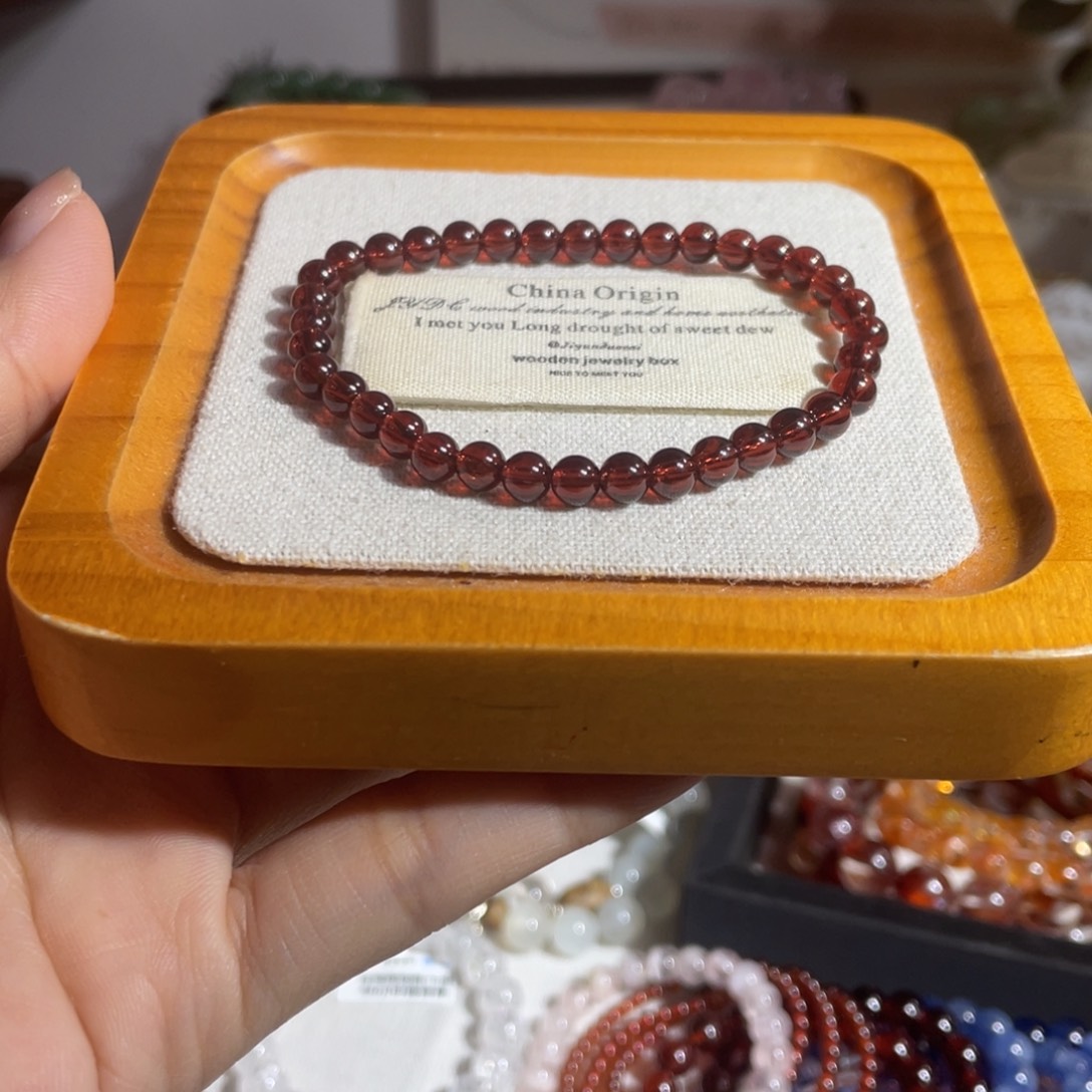 水晶手串未镶嵌香槟粉石榴石