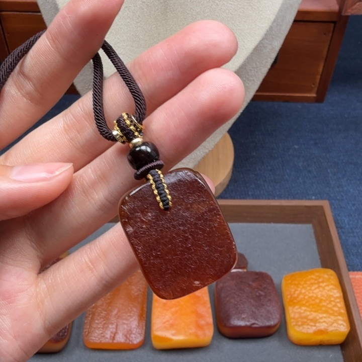 蜜蜡未镶嵌吊坠(赠链)