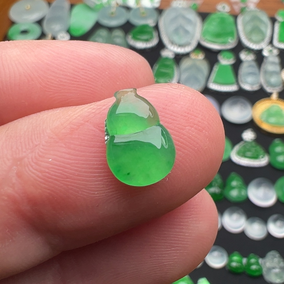 翡翠颈饰未镶嵌葫芦10.4