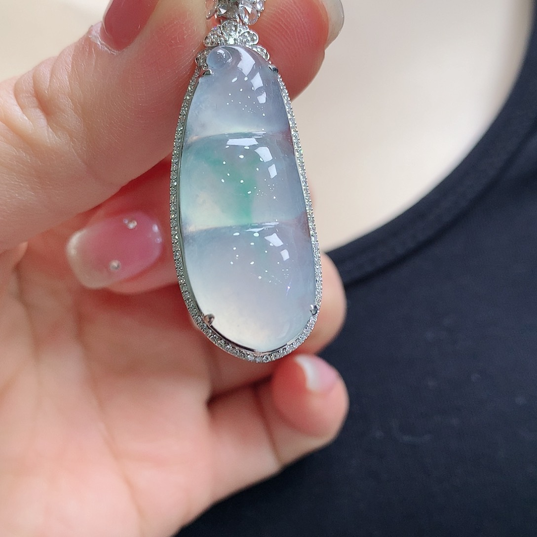 翡翠颈饰18K金镶嵌福豆