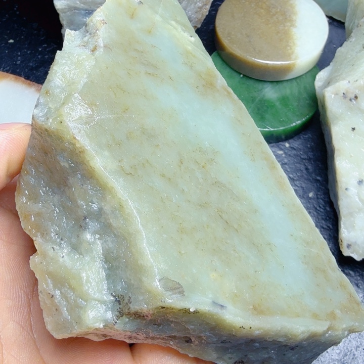 和田玉（糖玉）未镶嵌珠宝奇石