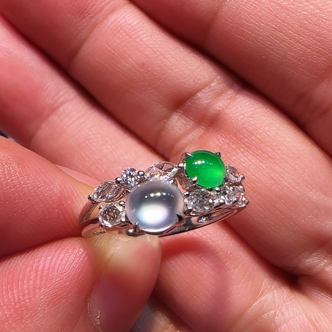 翡翠18K金镶嵌戒指