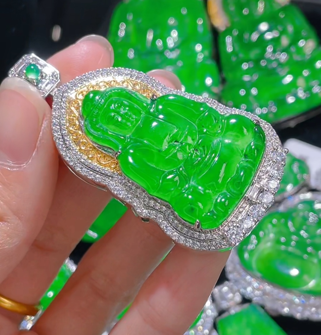 天然翡翠A货吊坠