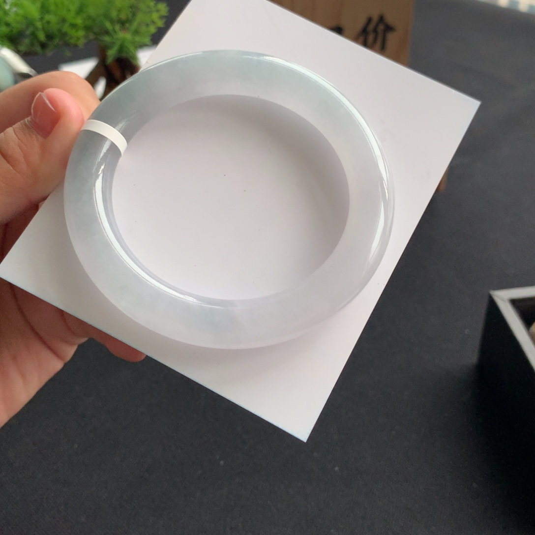 翡翠手镯未镶嵌翡翠