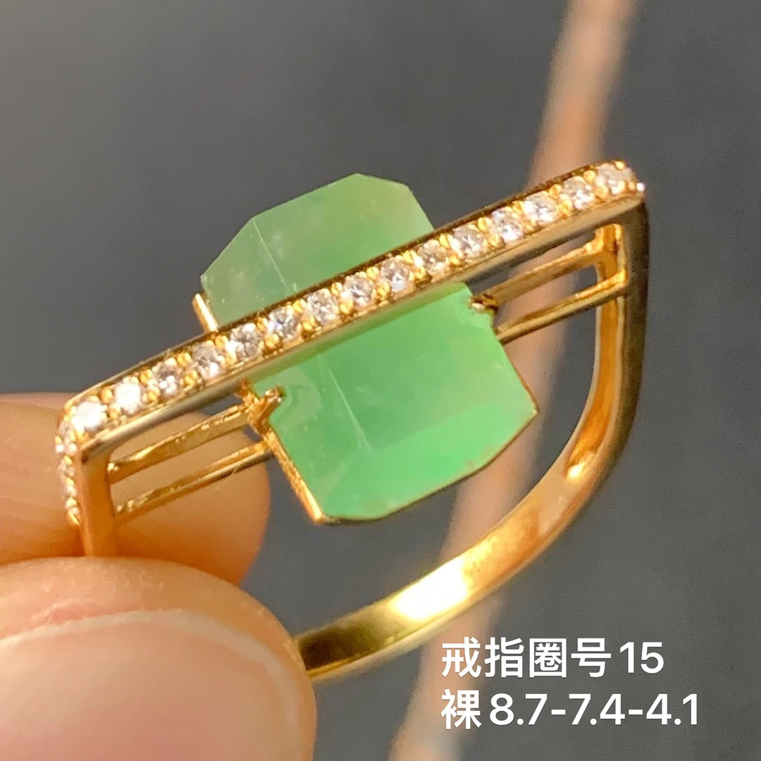冰绿方糖天然翡翠戒指 镶嵌精致