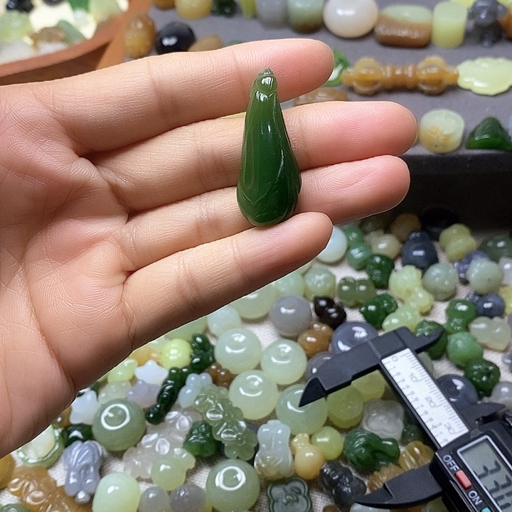 未镶嵌和田玉挂件玉兰花