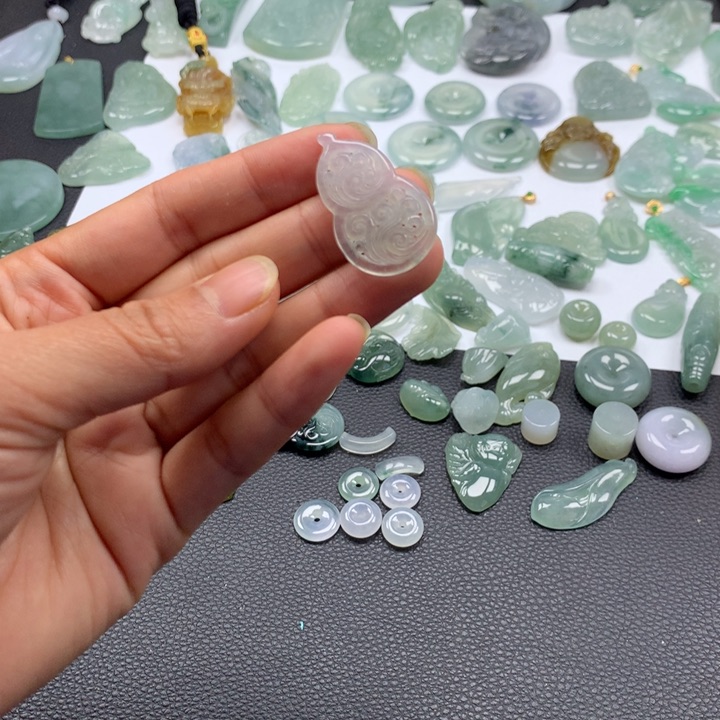 翡翠颈饰未镶嵌葫芦