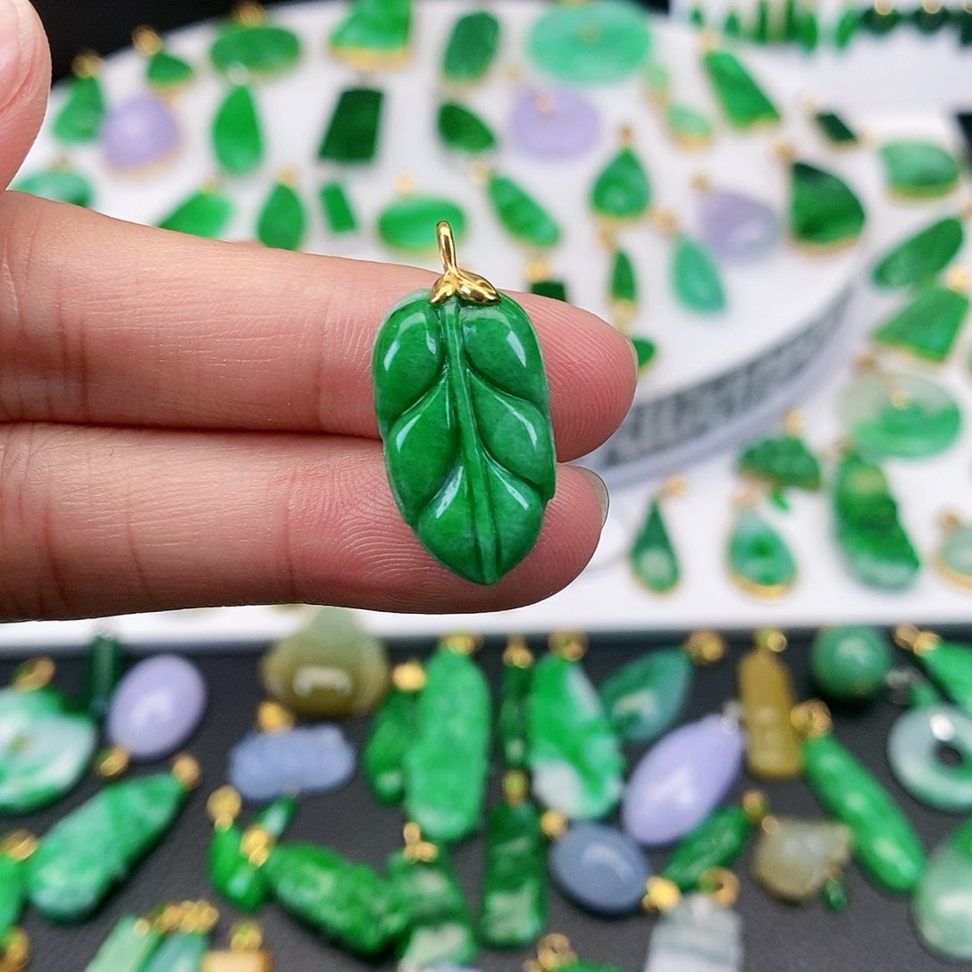 翡翠吊坠(不含链)18K金镶嵌