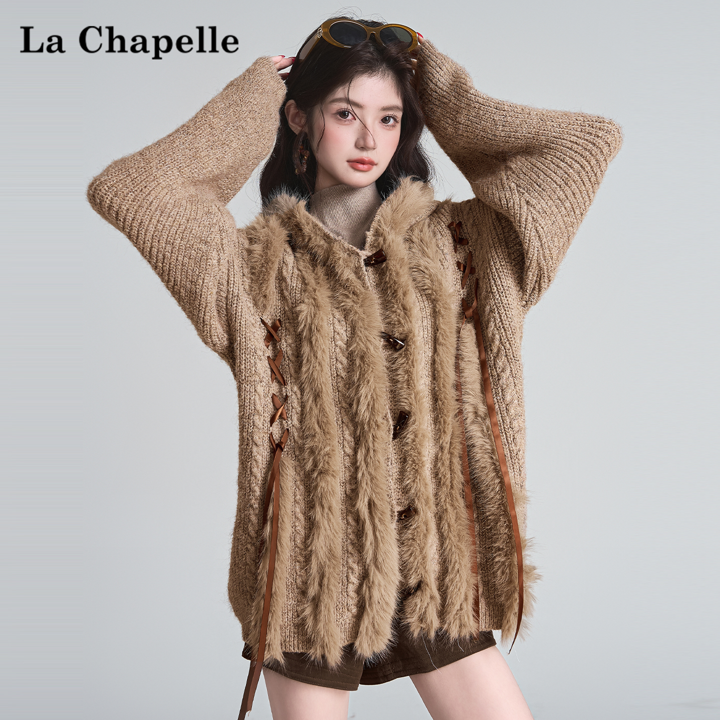 拉夏贝尔加厚狐狸毛开衫外套女冬季名媛设计感飘带连帽牛角扣毛衣