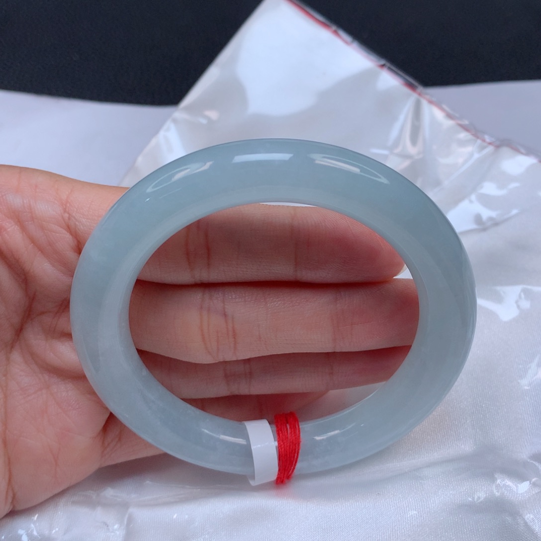 翡翠手镯未镶嵌优*月天然