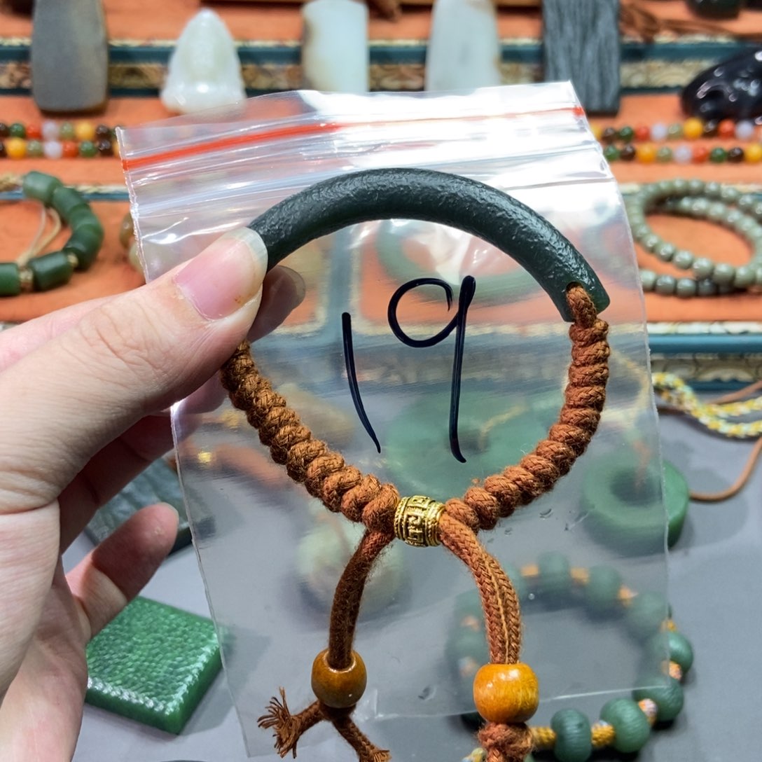 和田玉颈饰未镶嵌别**谬