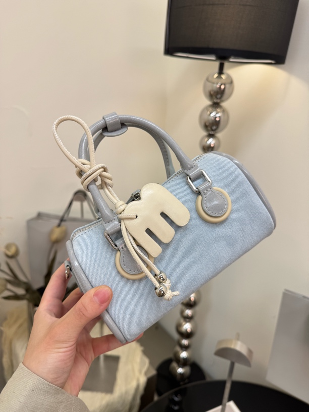 新款包包K191斜跨轻奢百搭女士潮流时尚小众薄雾蓝