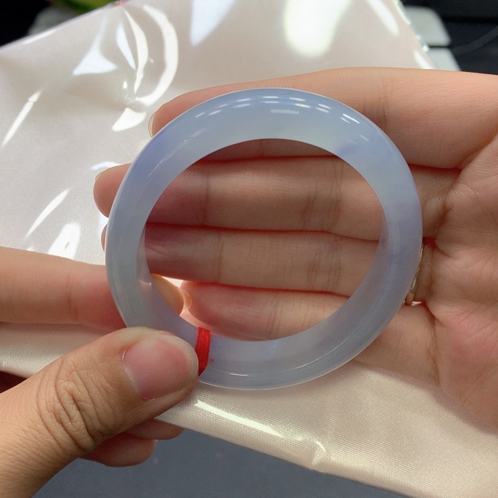 翡翠手镯未镶嵌翡翠