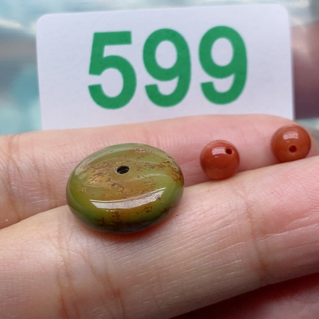 南红玛瑙未镶嵌珠宝奇石