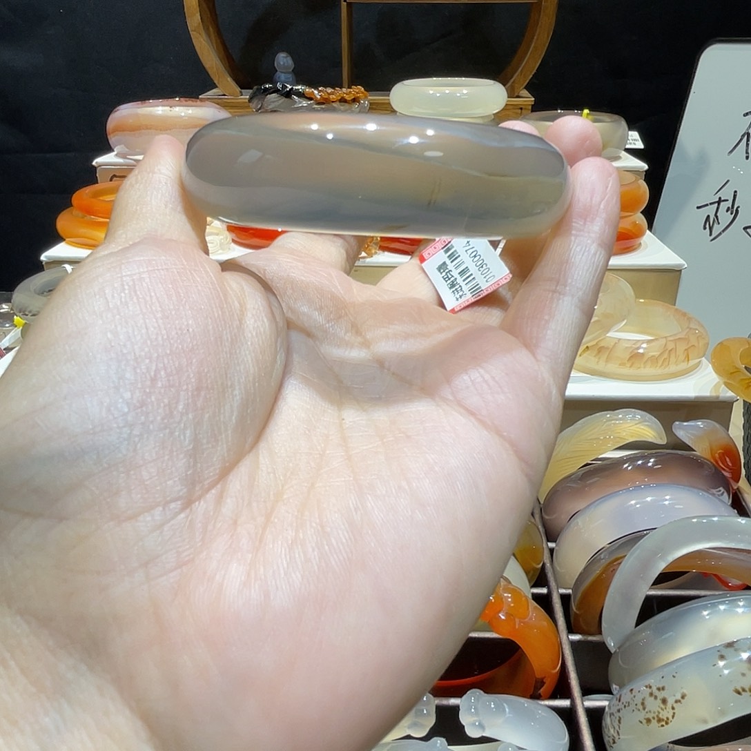 乔***希玛瑙/玉髓未镶嵌手镯