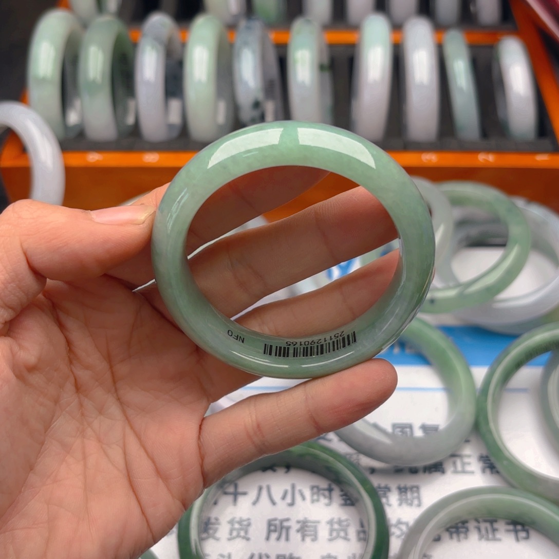 翡翠未镶嵌手镯5354x5. 54