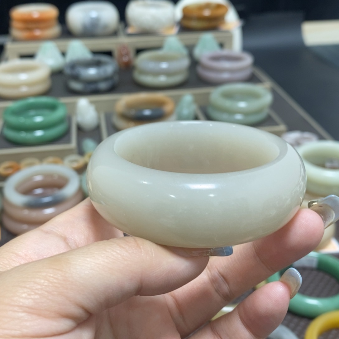 石英质玉未镶嵌手镯