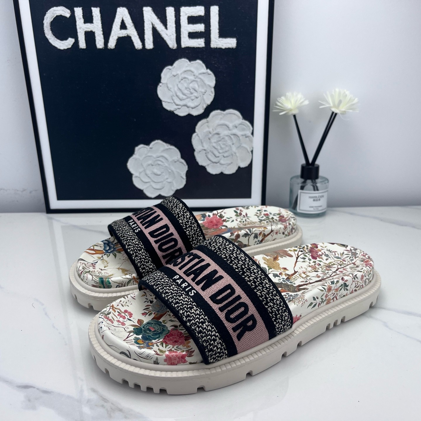 99新 Chanel/香奈儿 Dior迪奥 刺绣拖鞋 37码/jm01318
