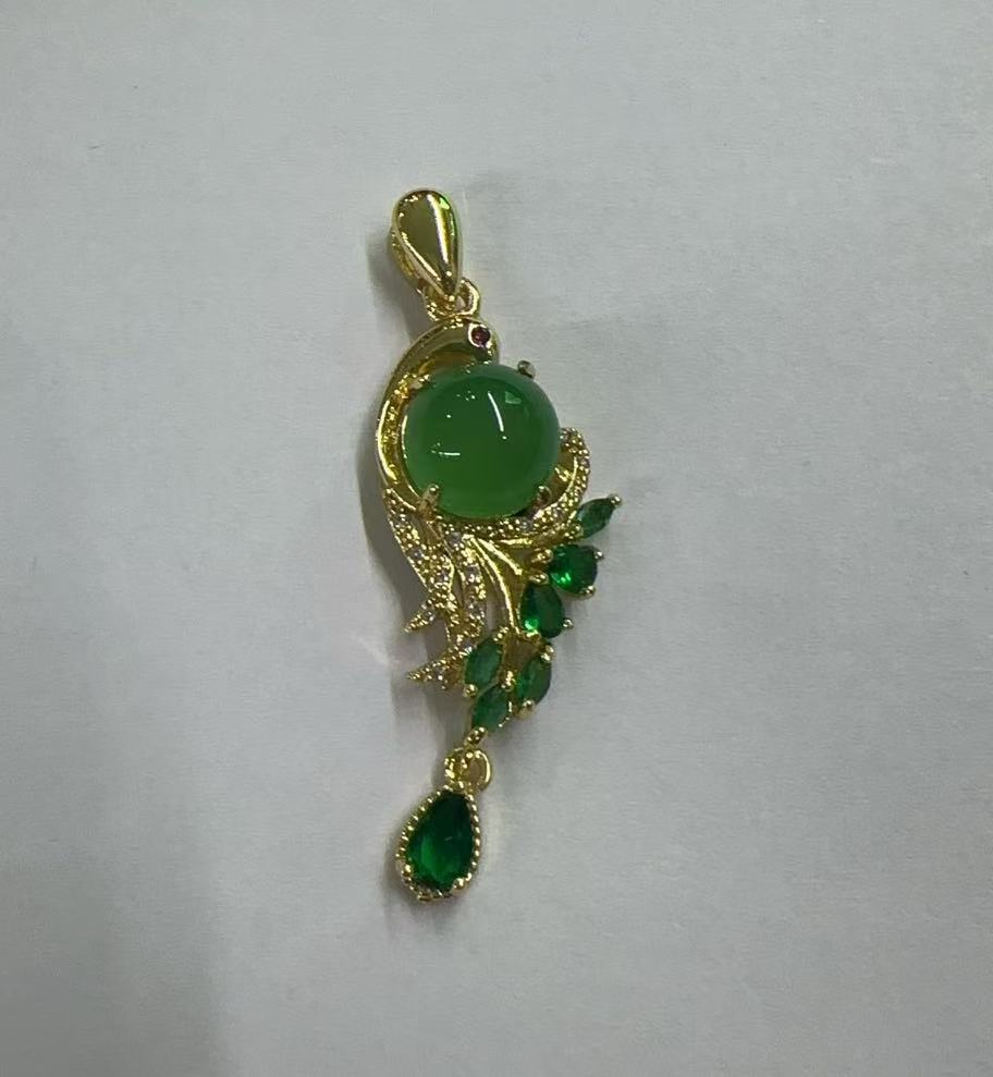 【聪聪珠宝】00012-绿蛋面鱼儿吊坠-赠绳