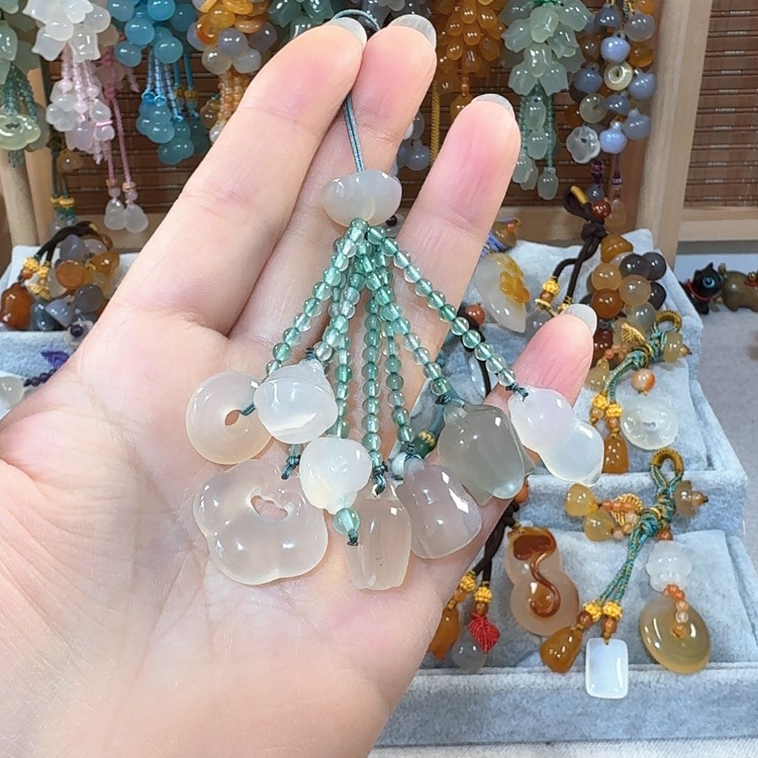 玛瑙/玉髓小吊坠未镶嵌