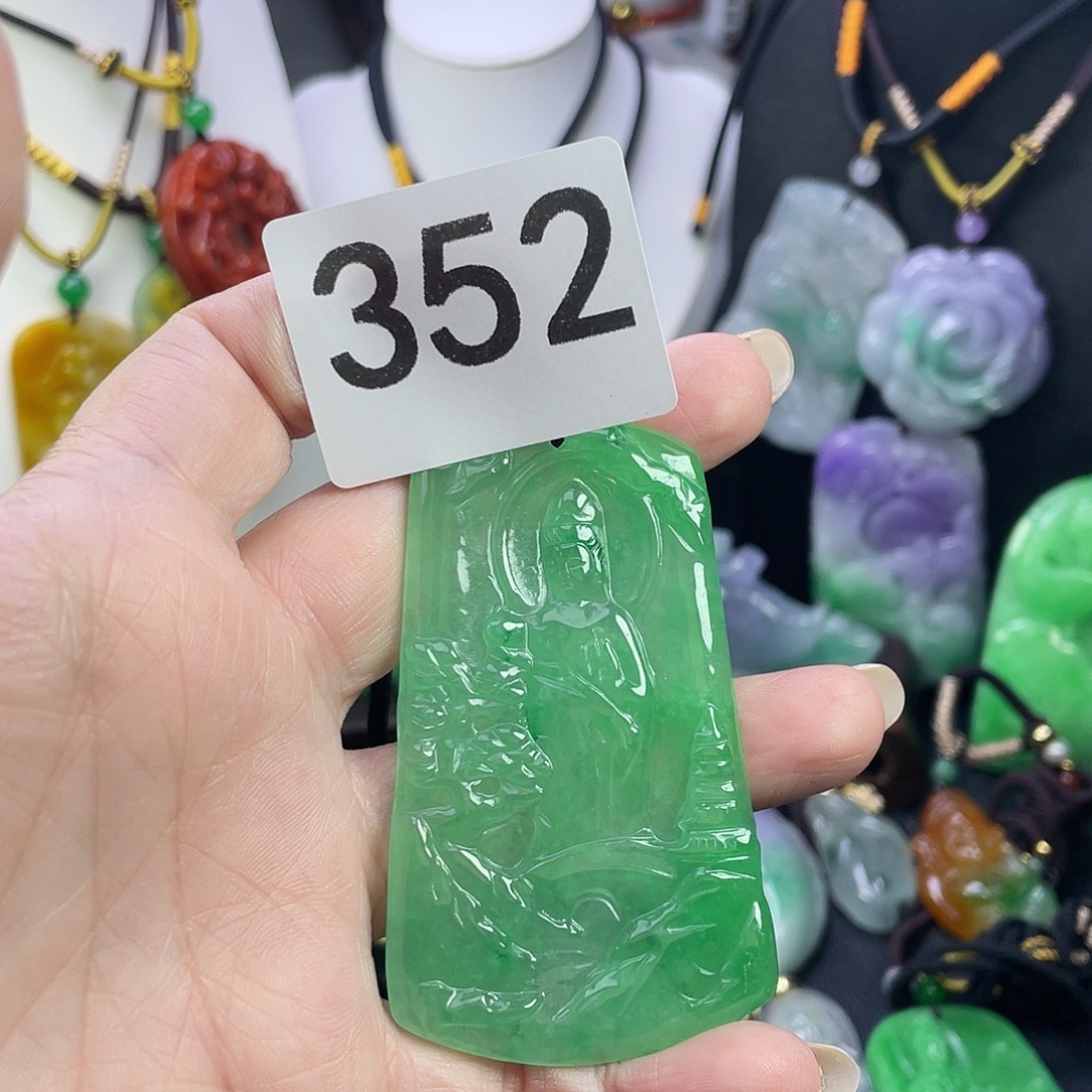 翡翠未镶嵌吊坠(赠链)