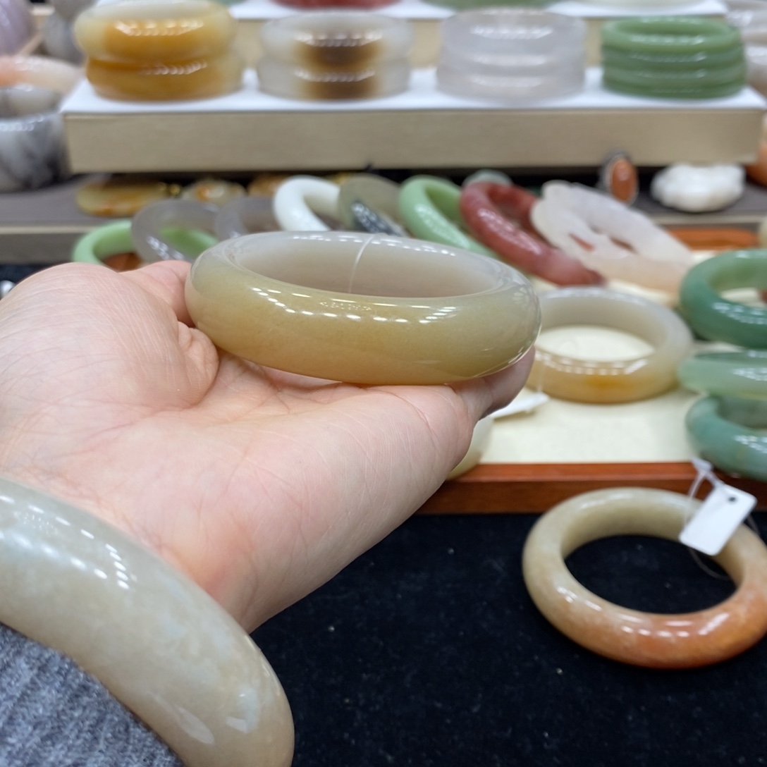 生***记石英岩玉未镶嵌珠宝半成品