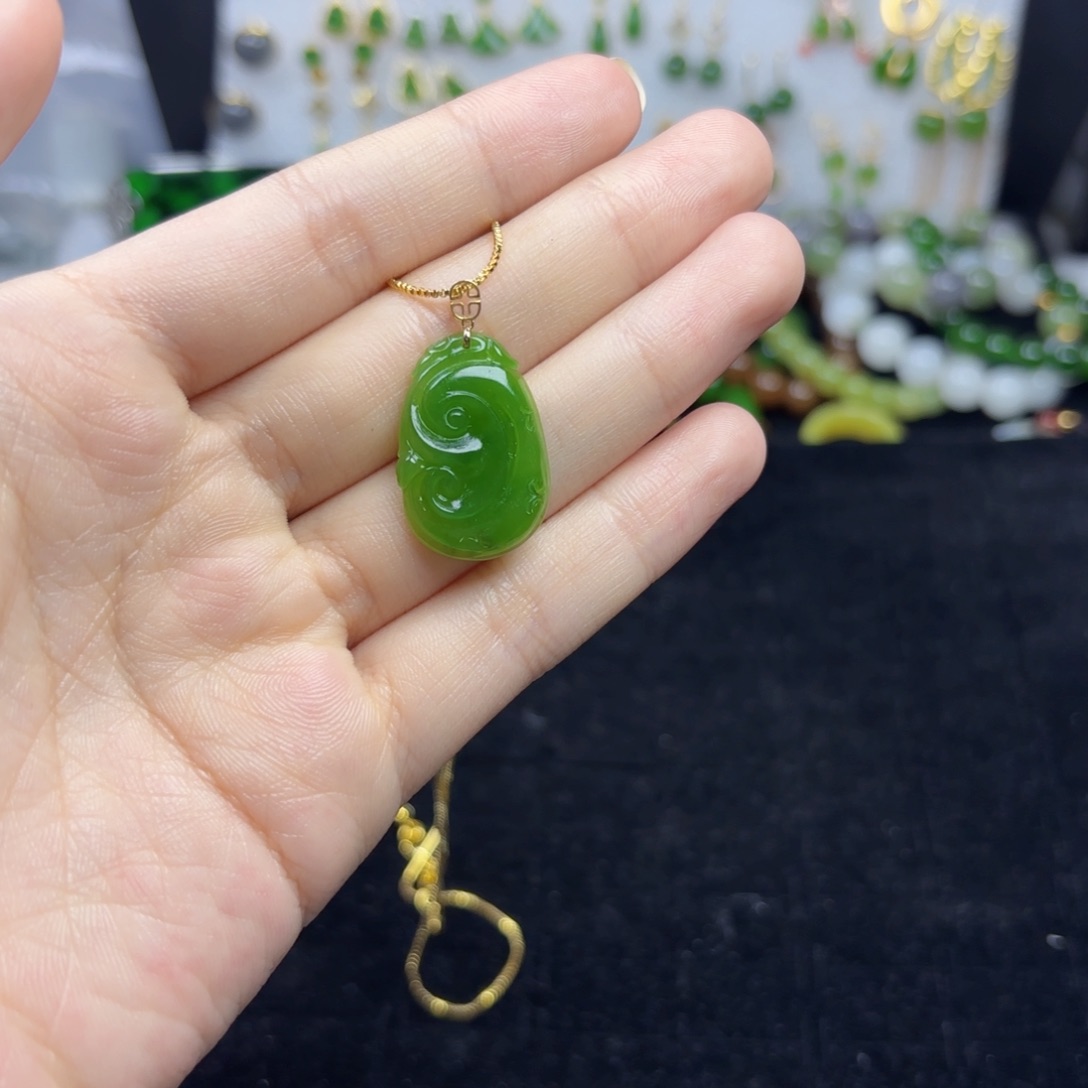 姜****吊坠(不含链)未镶嵌和田玉