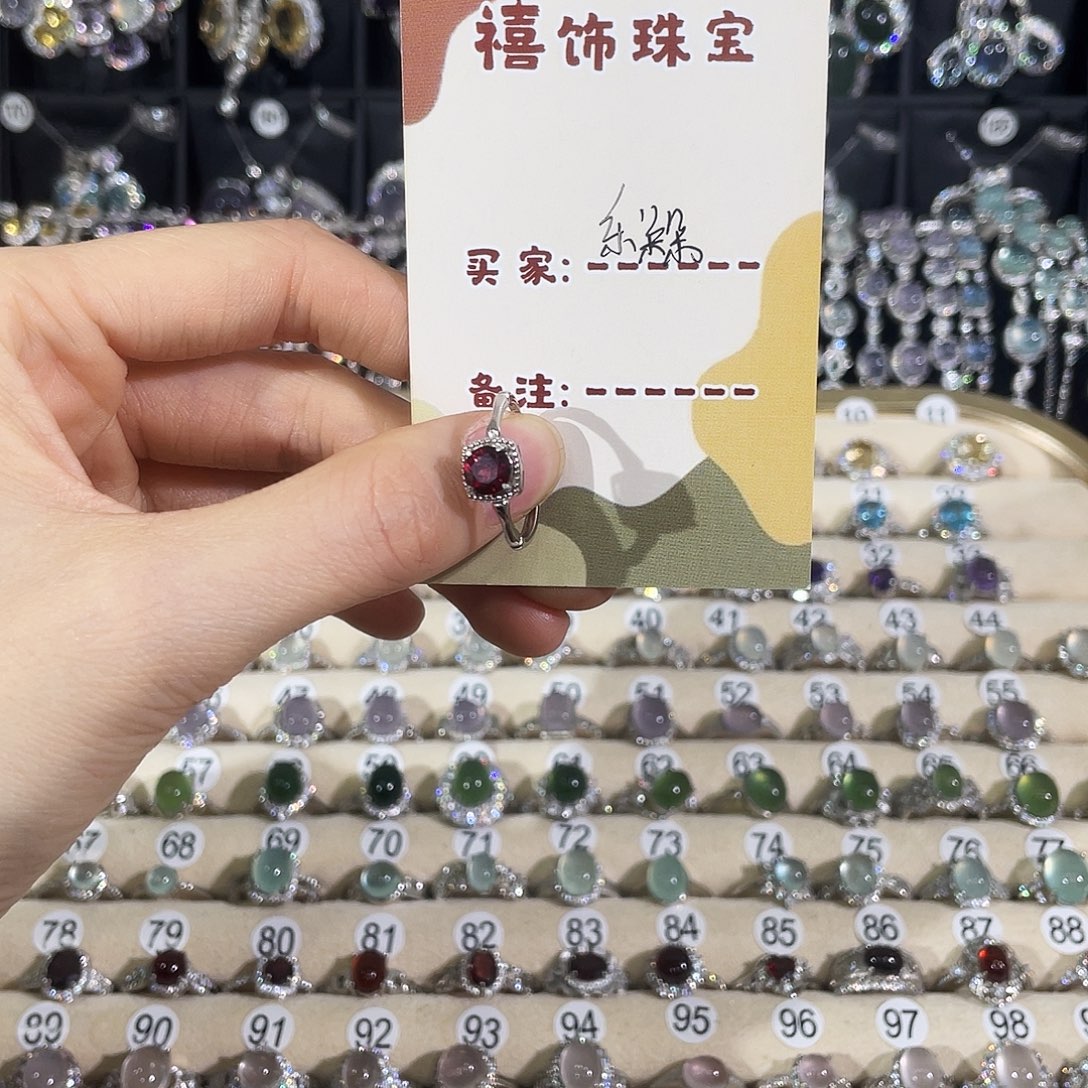 乐***朵石榴石银S925镶嵌戒指戒指