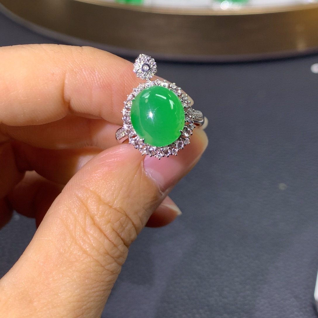 翡翠戒指18K金镶嵌翡翠