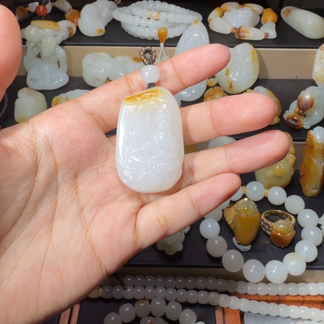 福***下和田玉未镶嵌颈饰