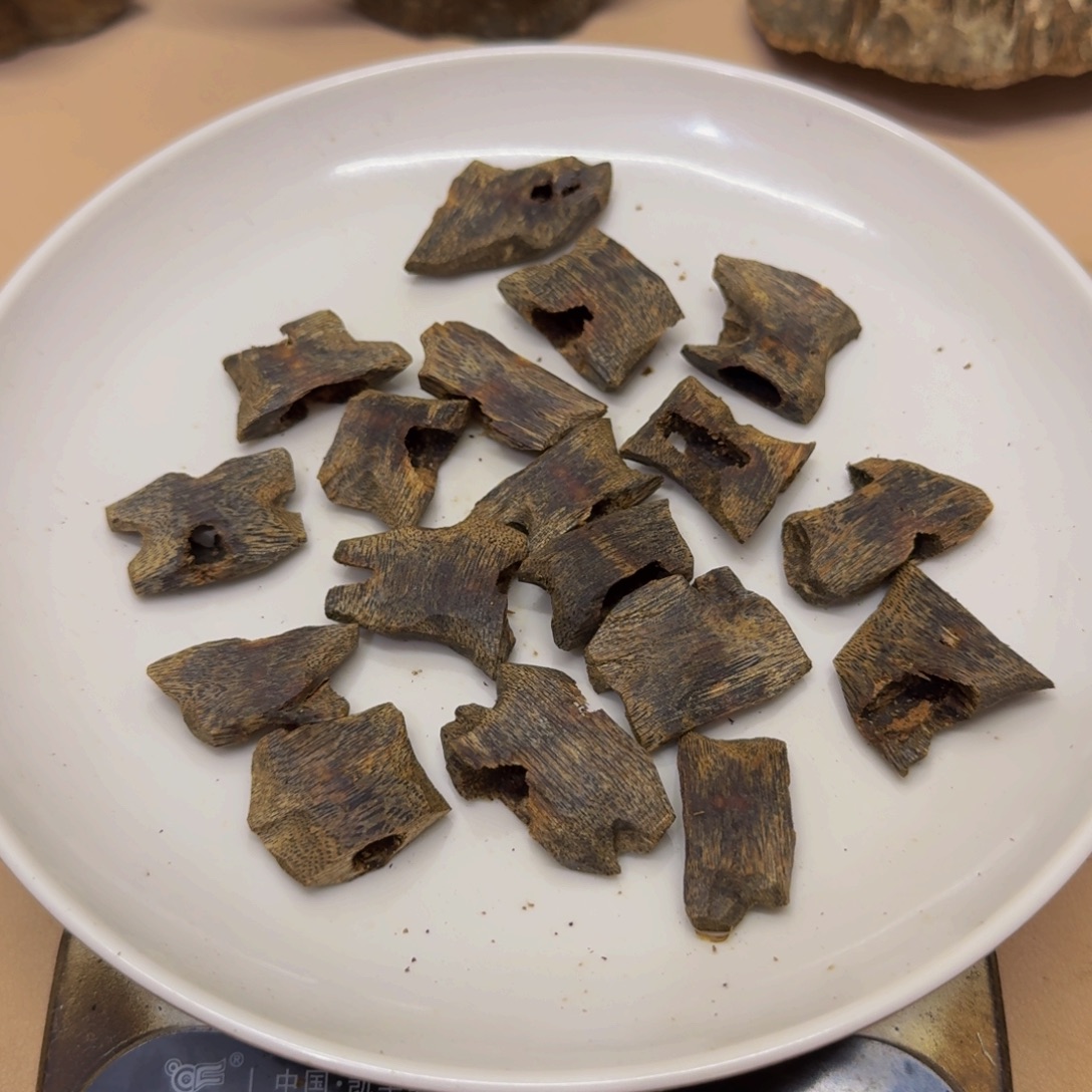 沉香沉香碎屑紫棋高油块料41克