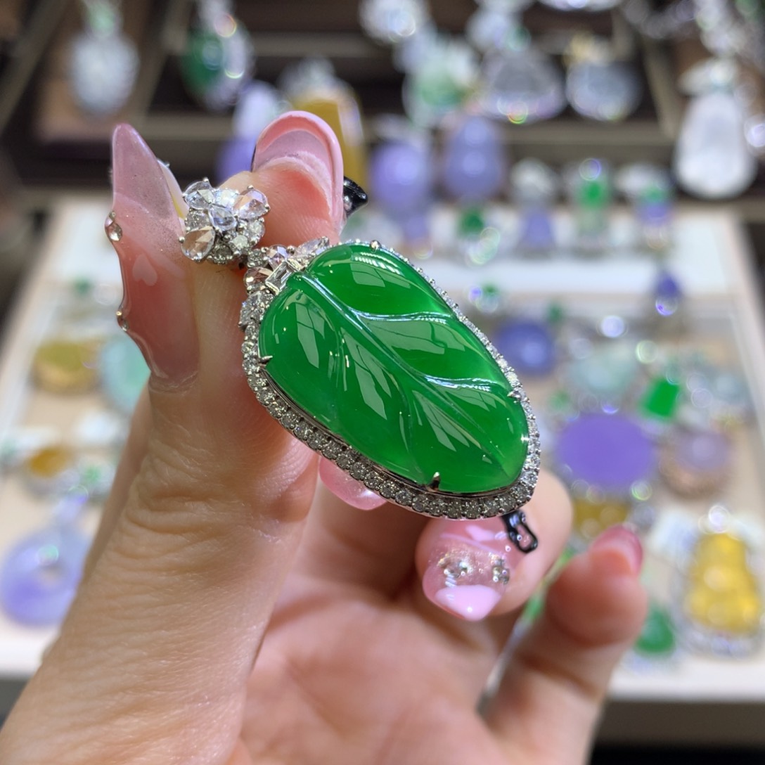 翡翠颈饰18K金镶嵌翡翠