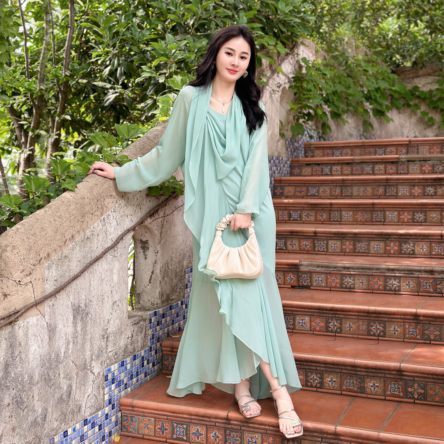 TU浮光半夏不规则2025年秋季新款桑蚕丝出游服装女连衣裙