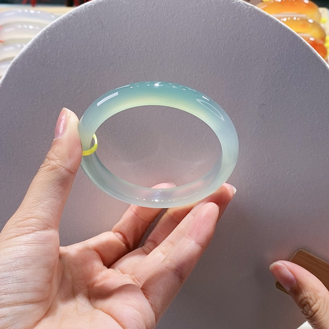 玛瑙/玉髓手镯未镶嵌60.8