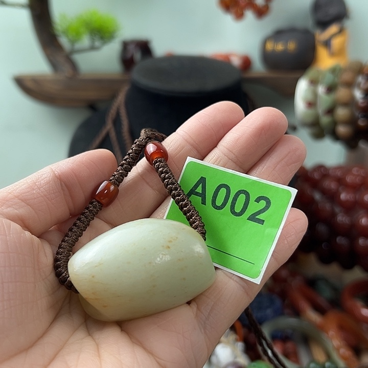 用***8和田玉（糖玉）未镶嵌颈饰