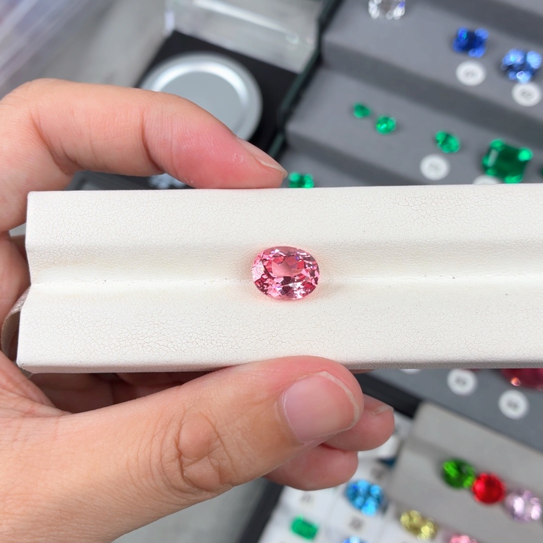 d***i合成（培育）蓝宝石裸石5.51ct