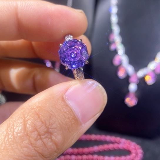 未镶嵌红宝石戒指