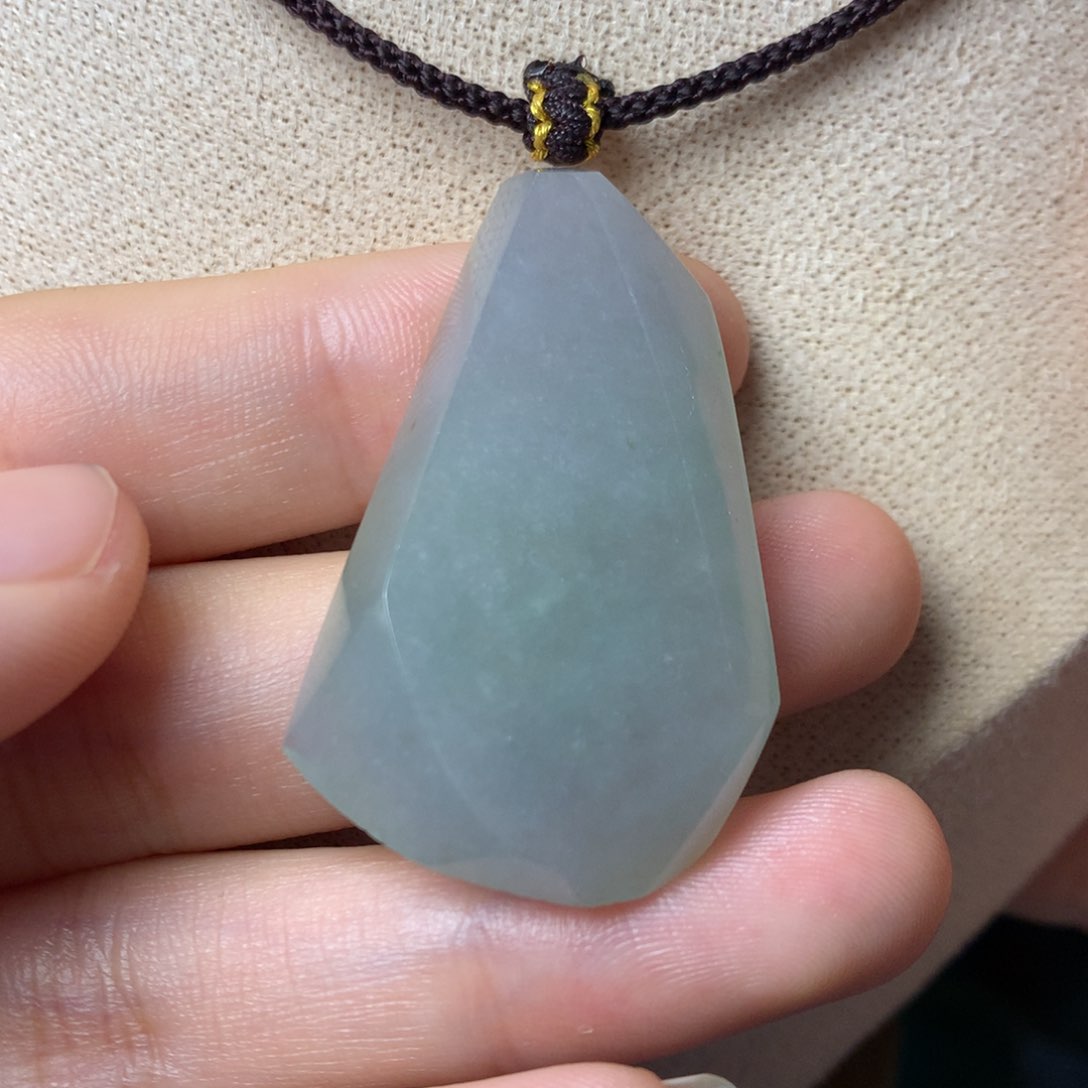 翡翠颈饰未镶嵌吊坠