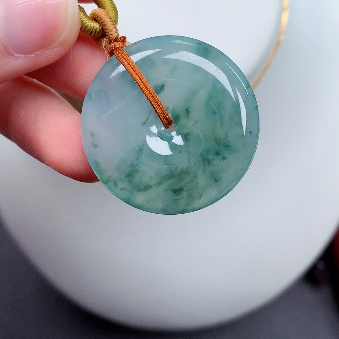 翡翠未镶嵌颈饰平安扣