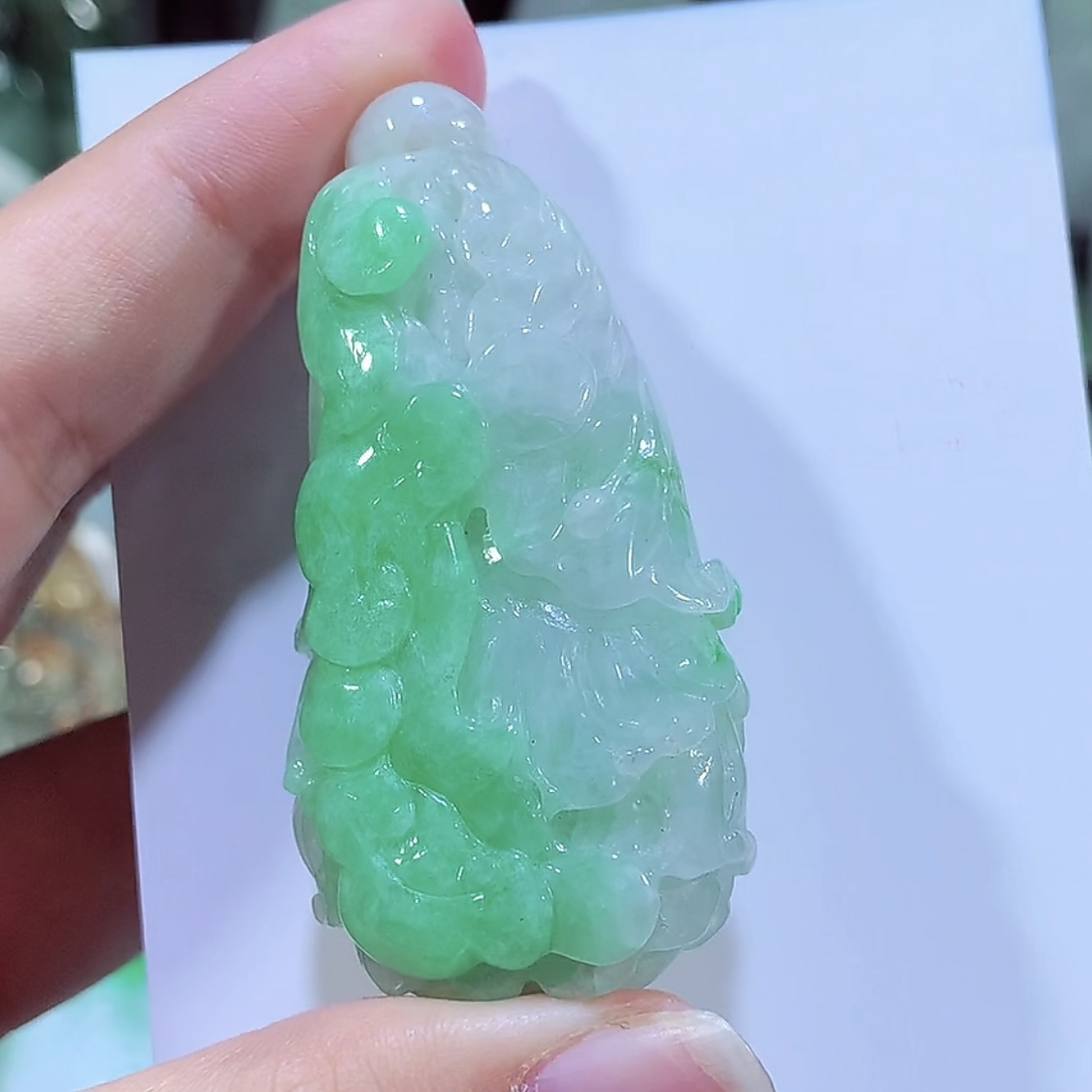 缅甸天然A货翡翠飘绿白菜吊坠